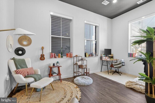 Building Photo - 525 N 41st St