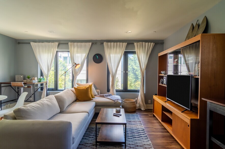 Building Photo - 1629 13th Ave