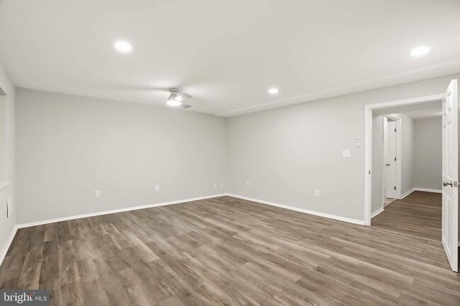 Building Photo - 1382 Almond Dr