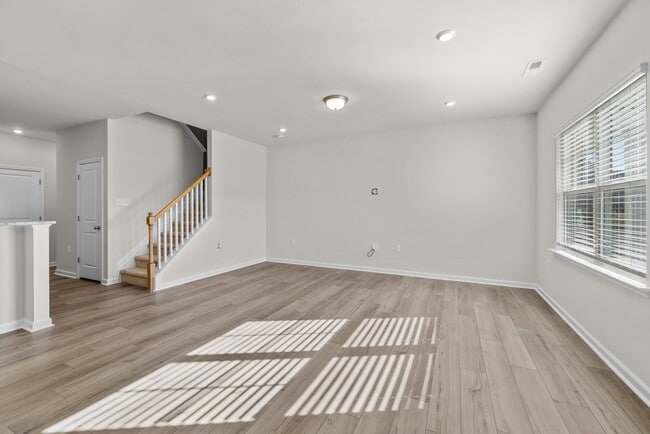 Building Photo - 5615 Edessa Ave