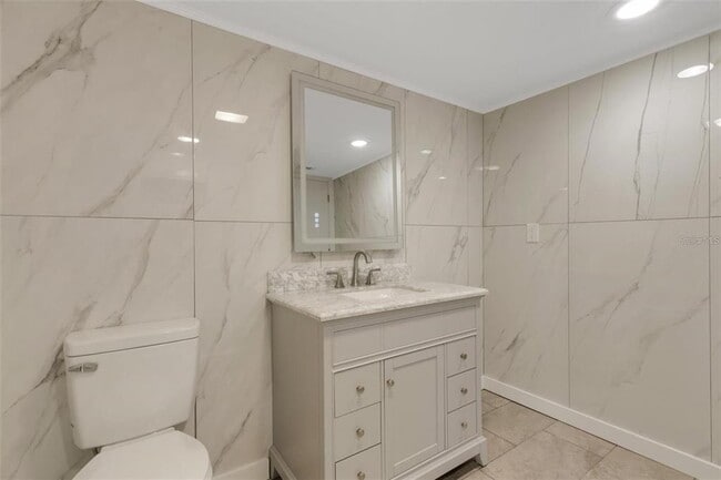 Building Photo - 2319 Beneva Terrace