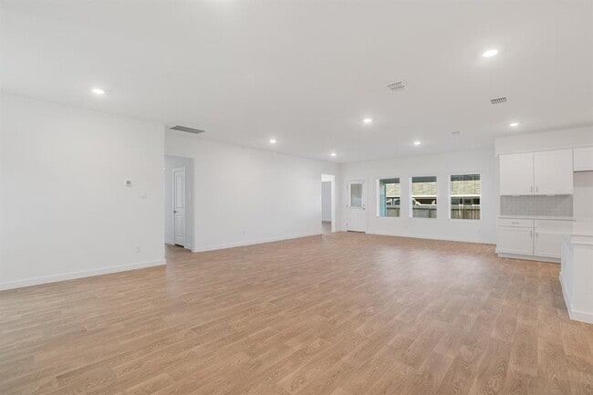Building Photo - 709 Tranquility Ln