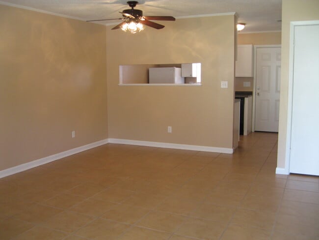 Building Photo - 545 Hickory Ave