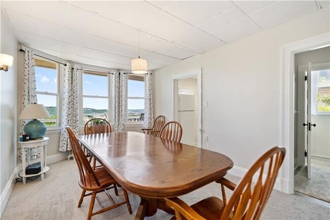 Building Photo - Breathtaking City Views – 3 Bedroom Home Minutes from Downtown!