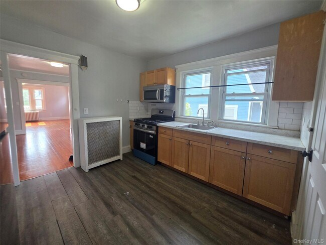 Building Photo - 81 Waring Pl