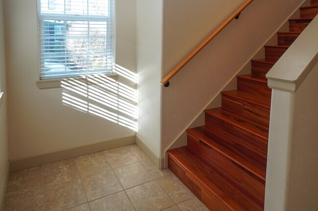 Building Photo - 1254 E Winding Creek Dr