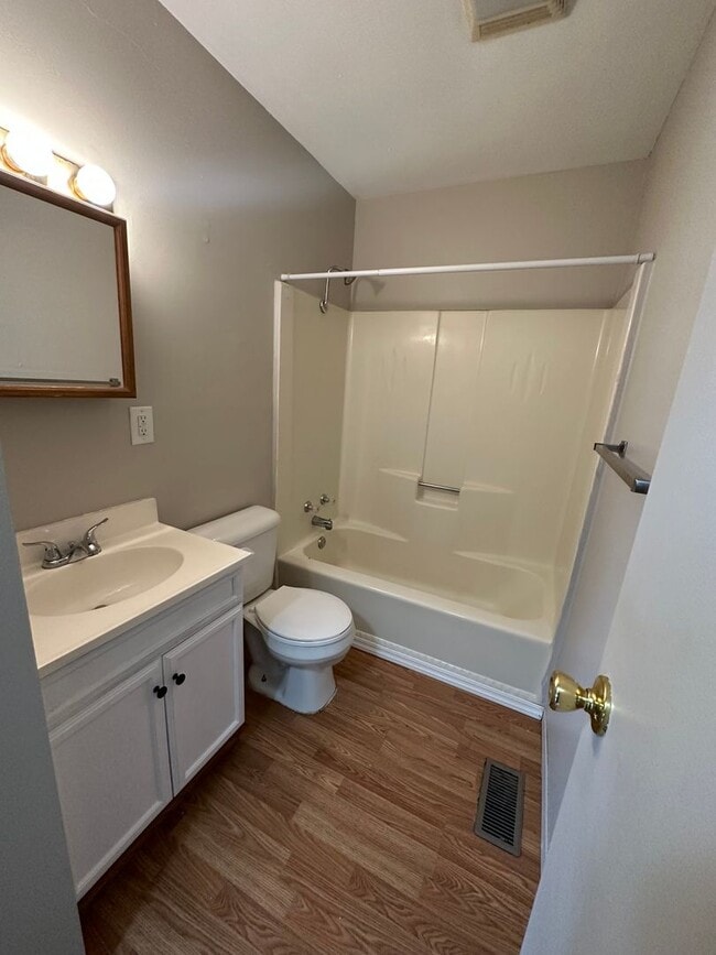 Building Photo - 406 E Main St