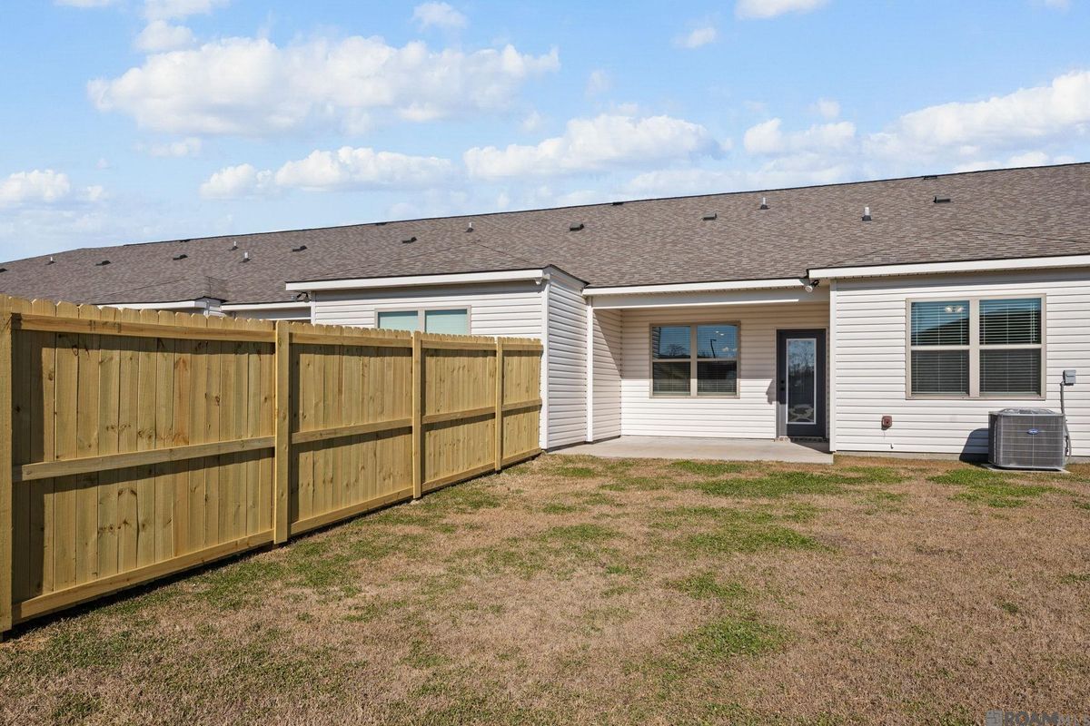 Building Photo - 17455 Berkshire Dr