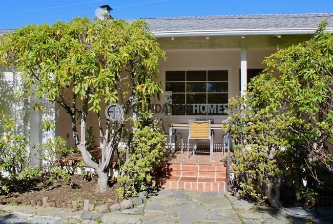 Building Photo - Charming, Light-Filled Home in Coveted Forbes/Sun Valley Neighborhood!  FOUNDATION