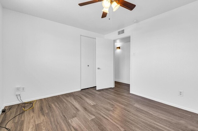 Building Photo - 6 Bedrooms, 3 Bath,  Pool CLOSE TO ASU (Rural & Broadway)