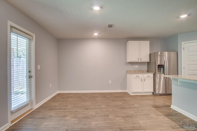 Building Photo - 7328 Lakeside Oak Ct