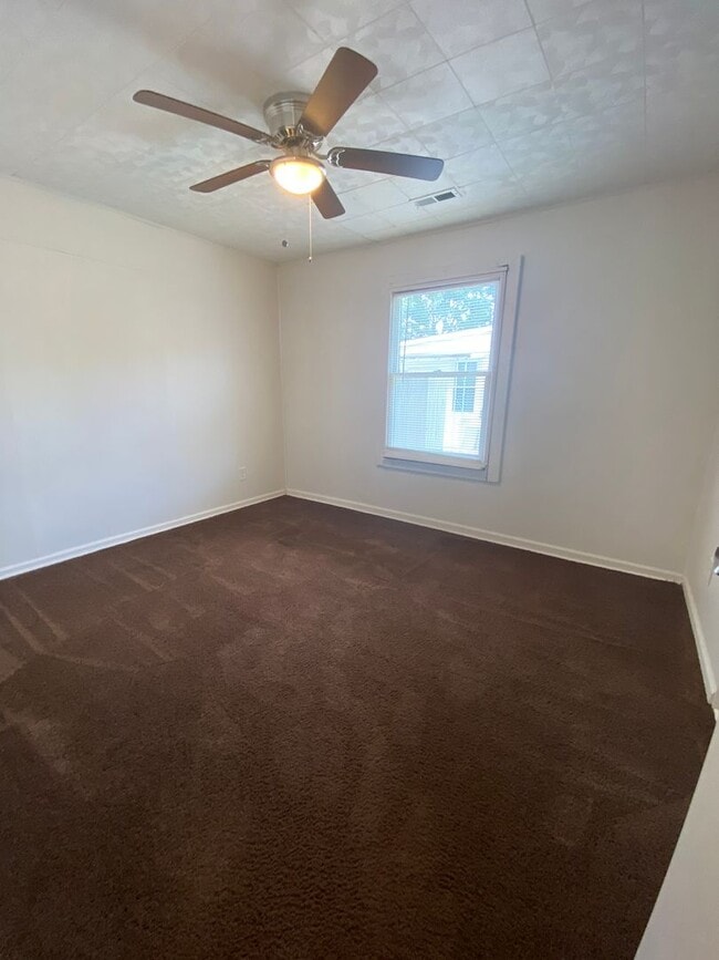 Building Photo - 3 bedroom, 2 bath single family home in Ab...