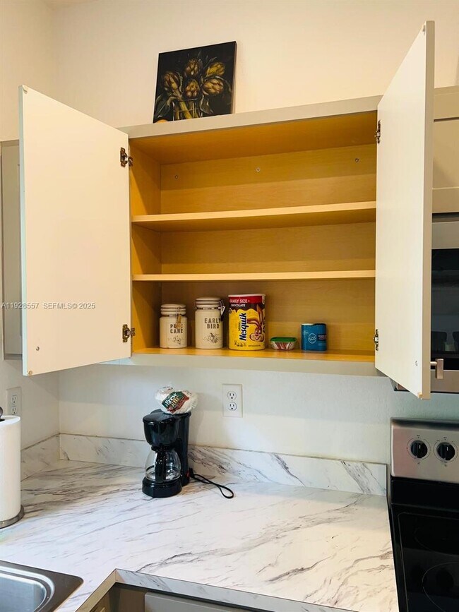 Building Photo - 711 SW 11th St