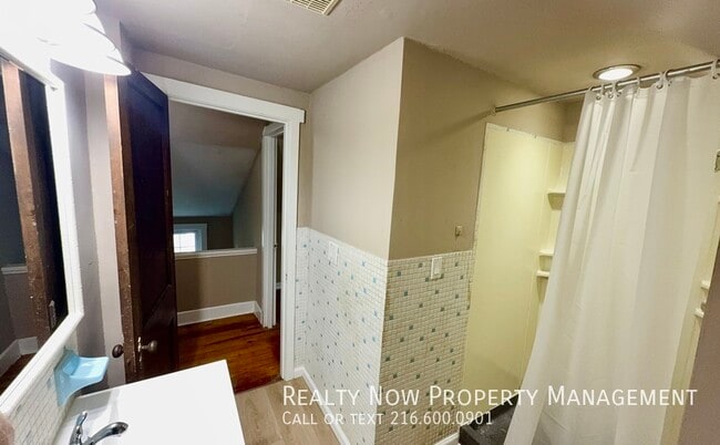 Building Photo - 3638 Glencairn Rd