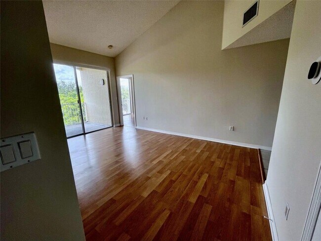 Building Photo - 7085 Nova Dr