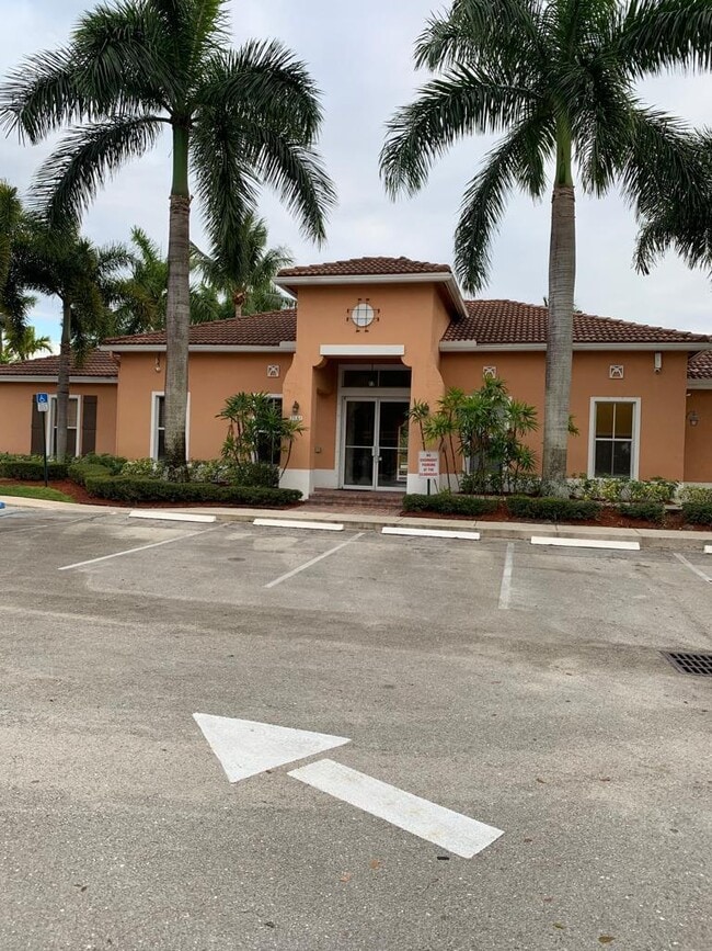 Building Photo - 3549 Forest Hill Blvd