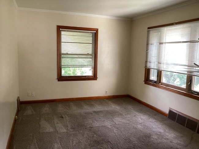 Building Photo - 3 Bedroom Single Family Home