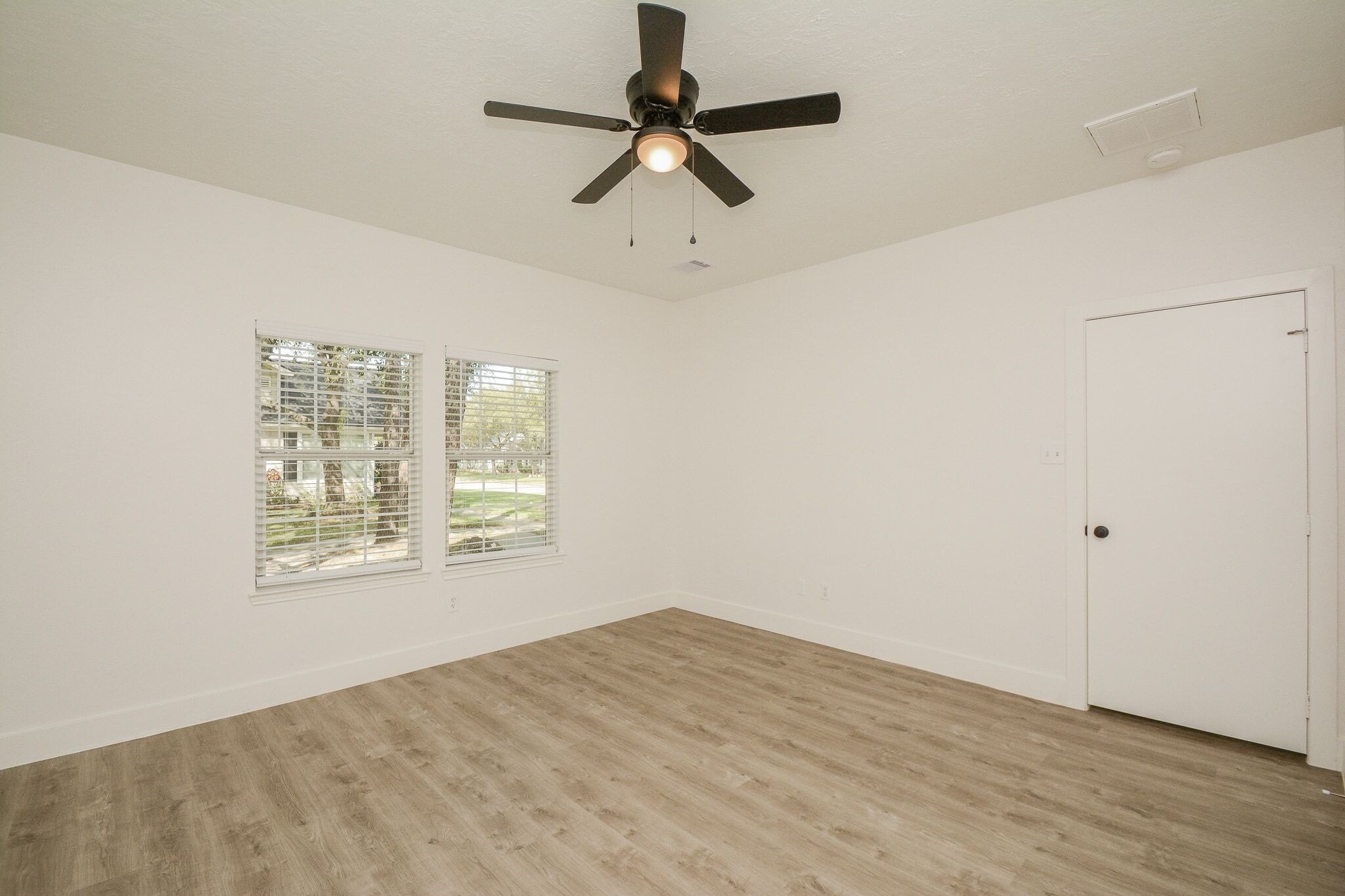 Building Photo - 9939 Farrell Dr