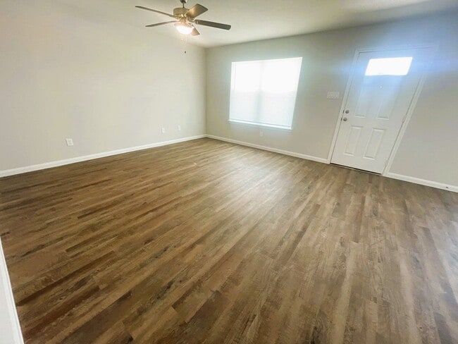 Building Photo - 350 Rd 5105