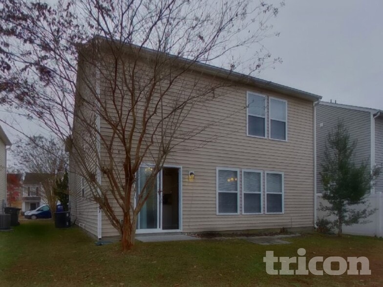 Building Photo - 923 Littleton Dr