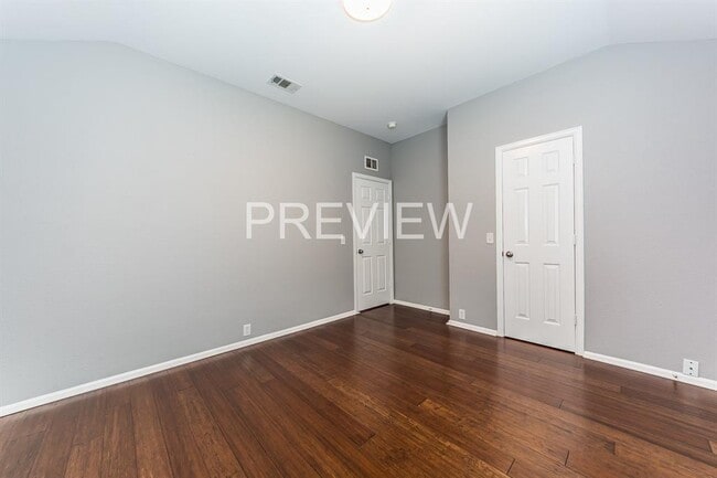 Building Photo - 2504 Prospect Hill Dr