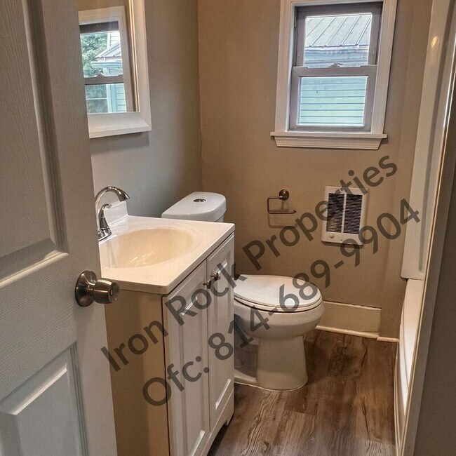 Building Photo - 130 Cole St