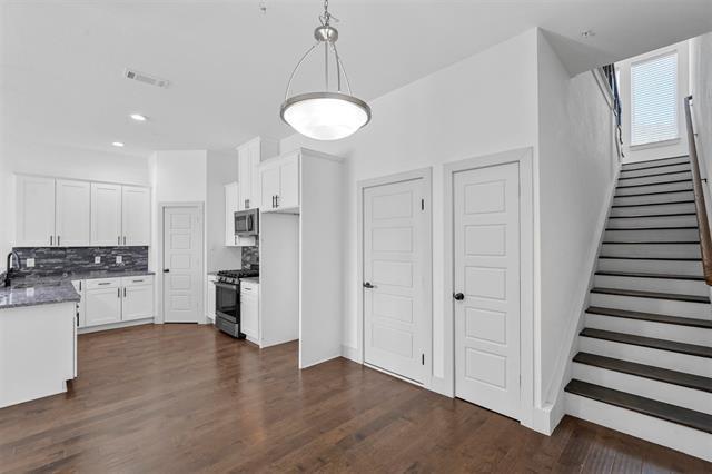 Building Photo - 6059 Rivendell Dr