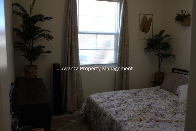 Building Photo - 1 Year Lease 4 Bed  3 Bath  Rent: $2,695 D...