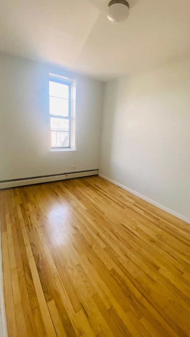 Building Photo - 40-04 36th Ave