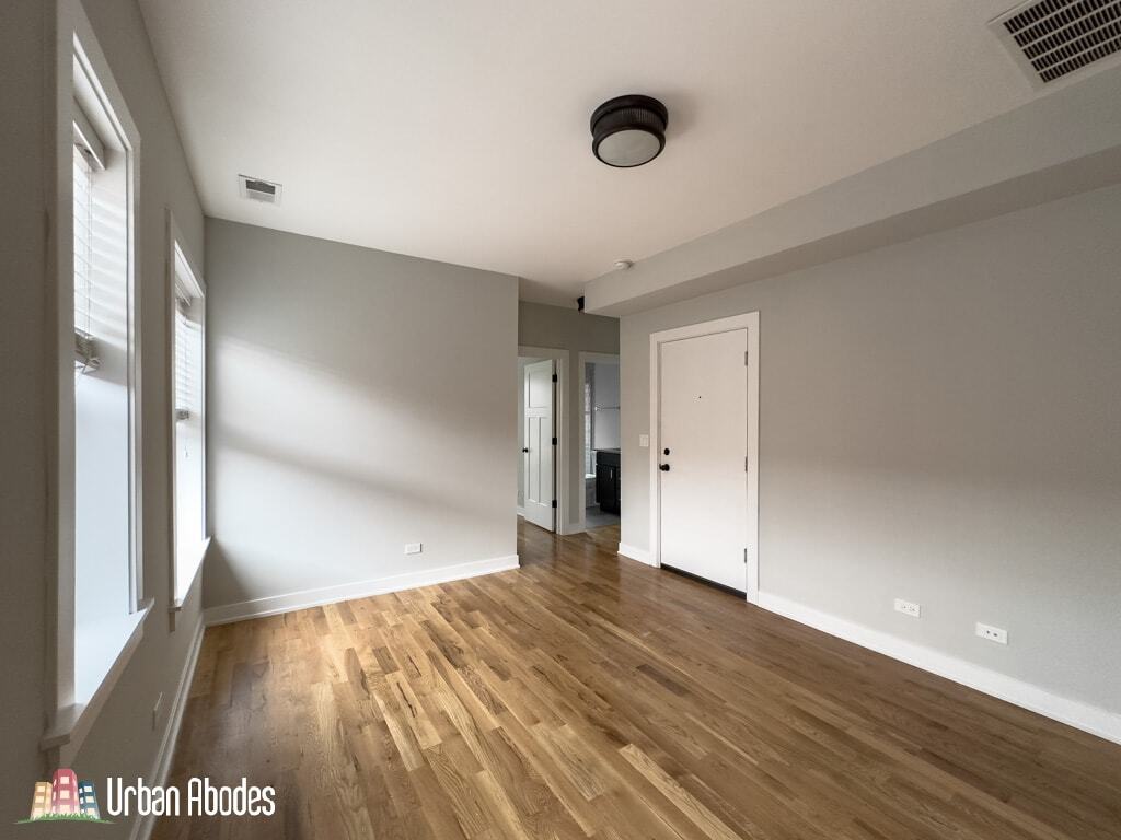 Building Photo - 2206 W Eastwood Ave