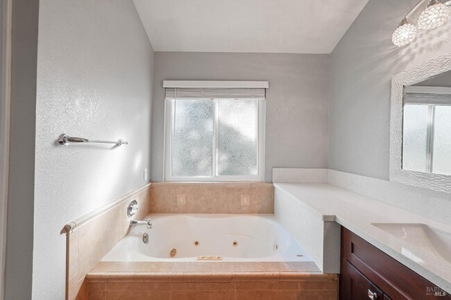 Building Photo - 606 Roscommon Pl