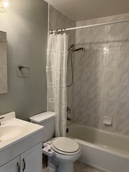 Building Photo - 945 40th St