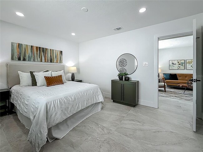 Building Photo - 572 Baywood Dr N