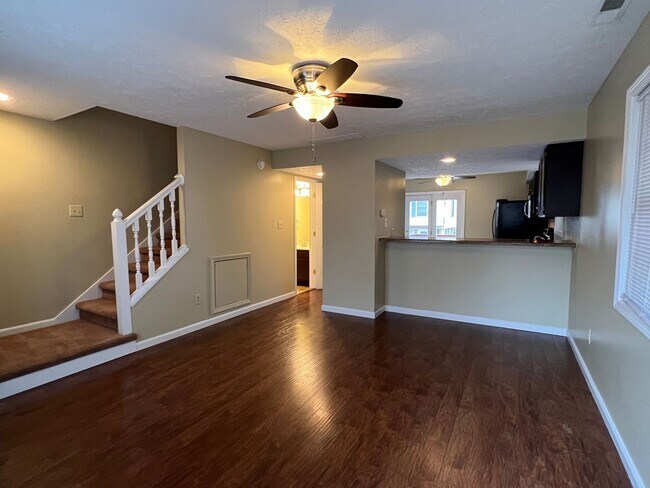 Building Photo - PRIE REDUCTION  3 Bedroom Avail August 2026; Rent $1,600