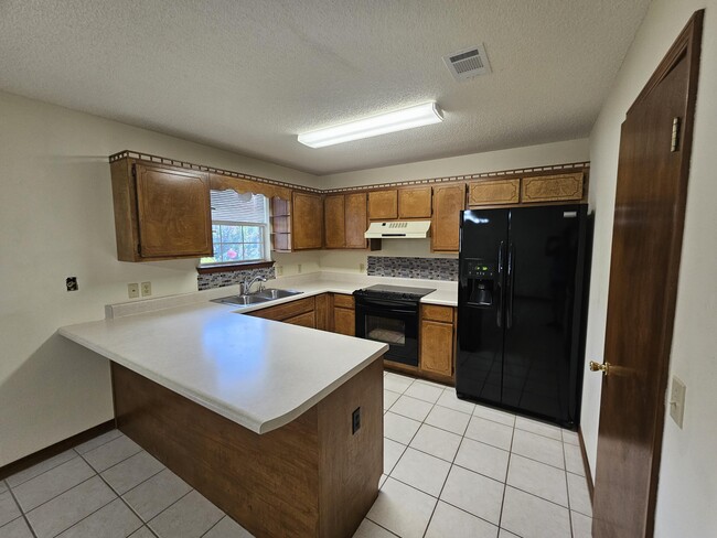 Building Photo - 7854 Pleasant Oaks Ave