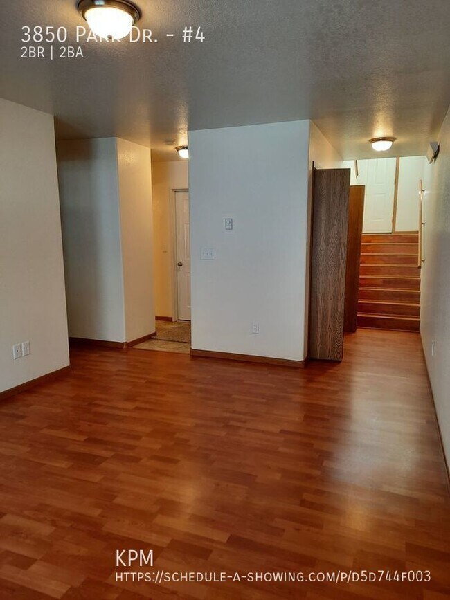 Building Photo - 3850 Park Dr