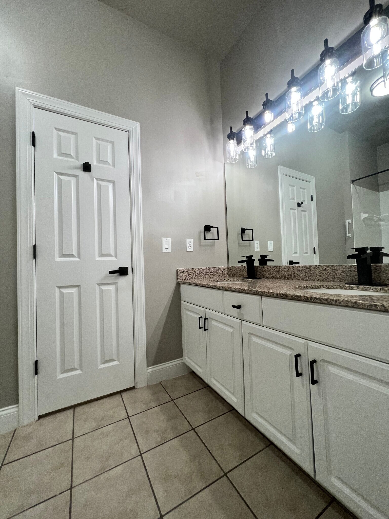 Master bathroom - 115 Legendary Dr