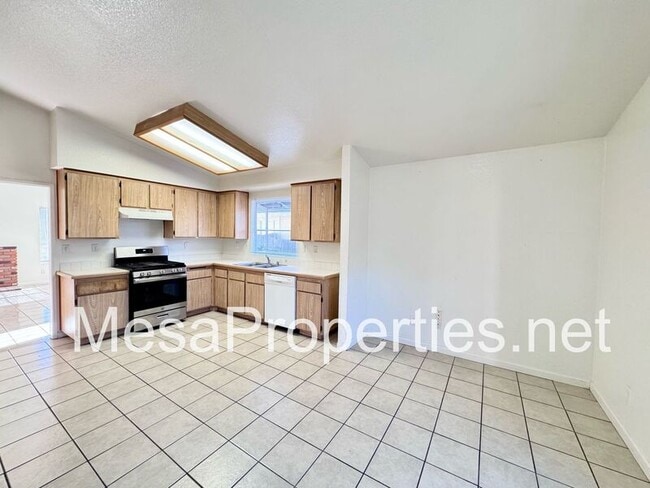 Building Photo - 13667 Gemini St