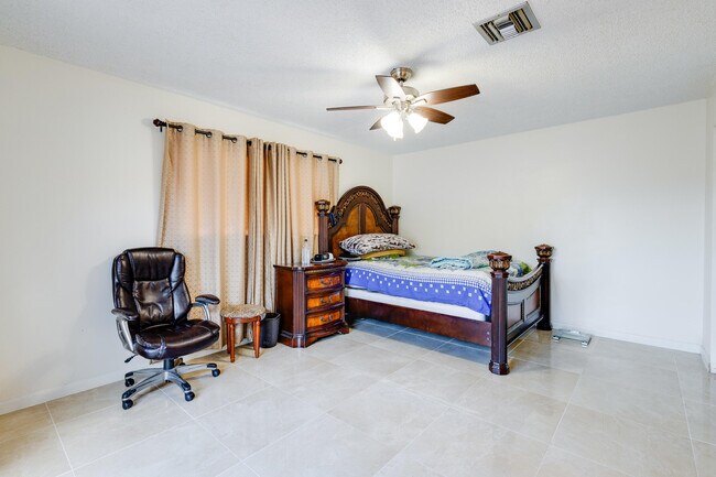 Building Photo - 4245 Landar Dr