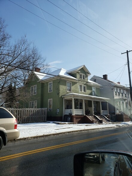 Left side of duplex - 106 S Raleigh St