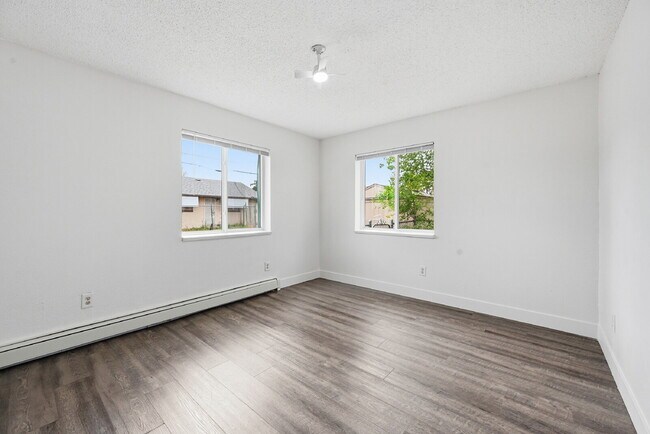 Building Photo - $1,395.95 2-bed, 1-bath, located in Denver with a washer and dryer.