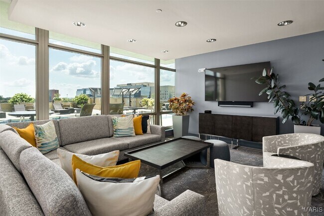 Building Photo - 4909 Laclede Ave