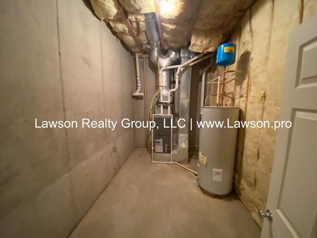 Building Photo - Colonial Green Row Home with Two Car Garage