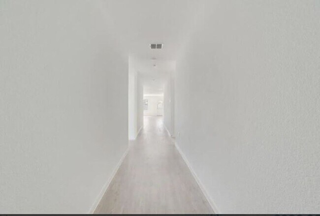 Building Photo - For Rent: Beautiful 4-Bedroom Home in Sherman, TX