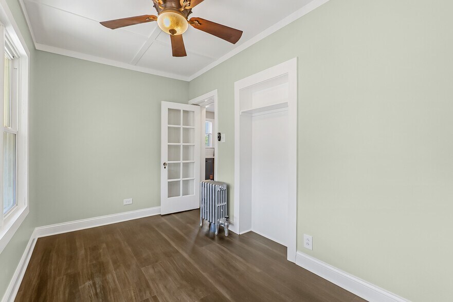 Building Photo - 5742 N Francisco Ave