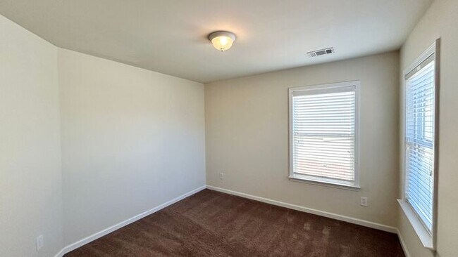 Building Photo - Alpharetta 4 Bedroom-3 Bathroom, Granite Counters, Stainless Appliances, Hardwoods