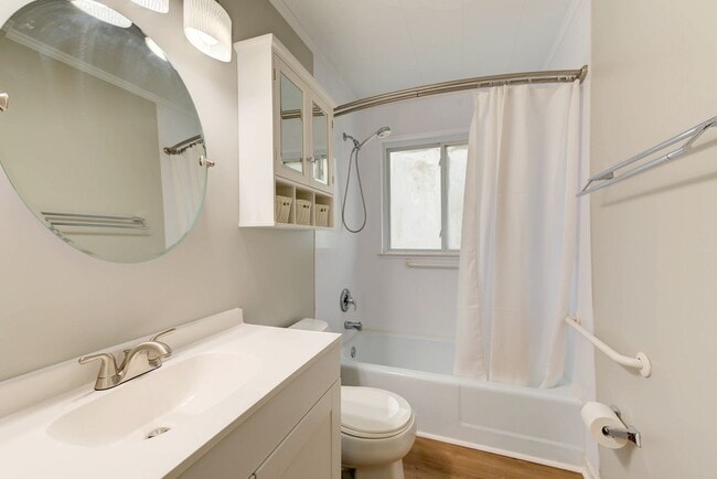 Building Photo - Dog Friendly 3 Bed 1 Bath Ranch Home With ...