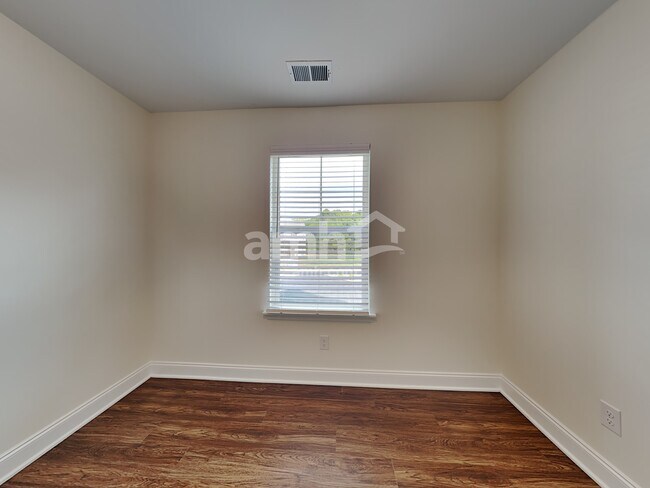 Building Photo - 3014 Lucky Ln