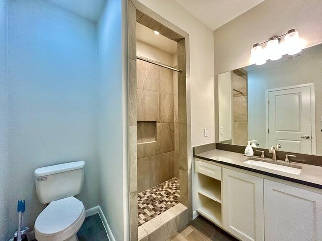 Building Photo - 10902 International Blvd