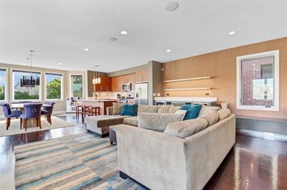 Building Photo - Rare Oversized Fully Furnished 3 Bed / 2.5 Bath 2,800+ SF Duplex with Private 1,000 SF Roof Deck ...
